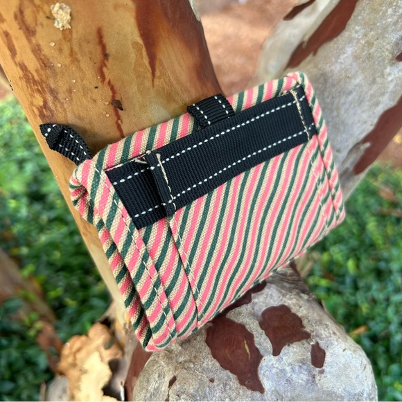 KAVU Wallet LIKE NEW !! Great Color Pattern - Picture 4 of 9